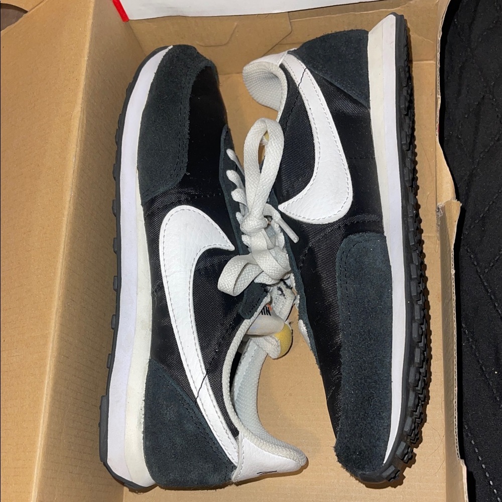 Nike Black and White Waffle Trainer 2
